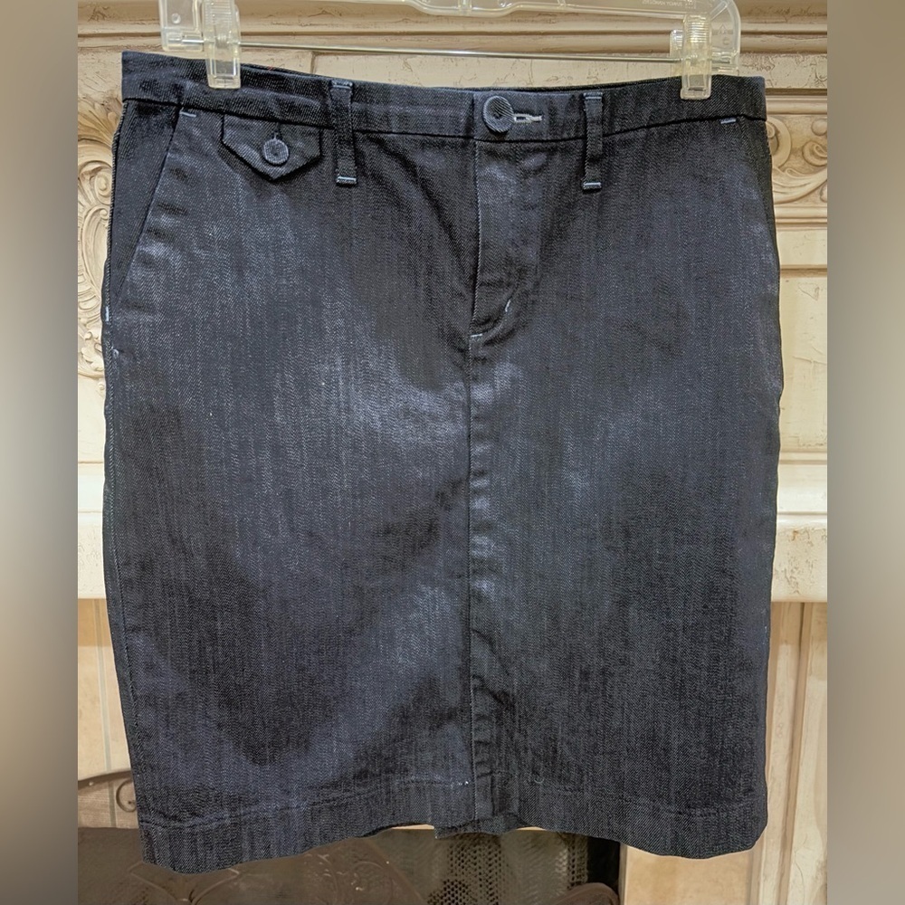 Dark wash denim pencil skirt size 6 Banana Republic